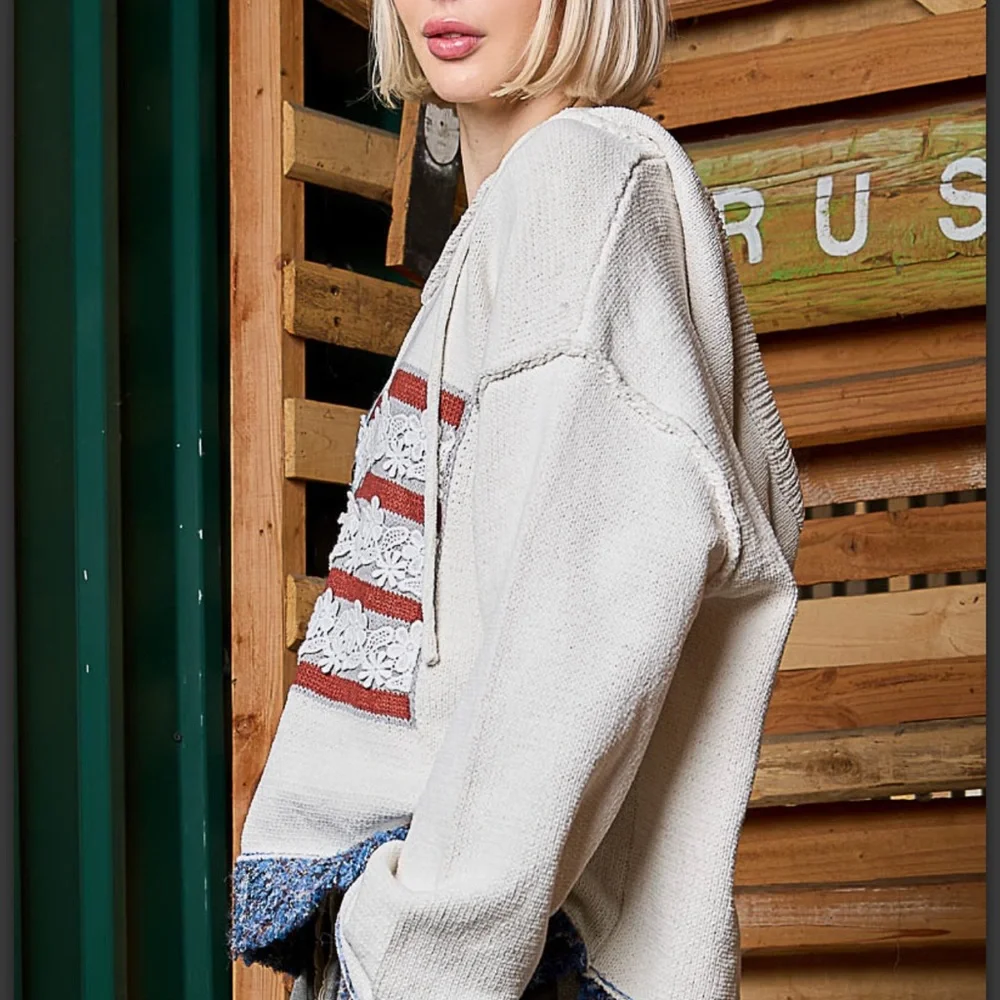 P9970–(🚨New Color) POL Patchwork Floral Lace Flag Hoodie ❤️🤍💙 - Picture 5 of 7